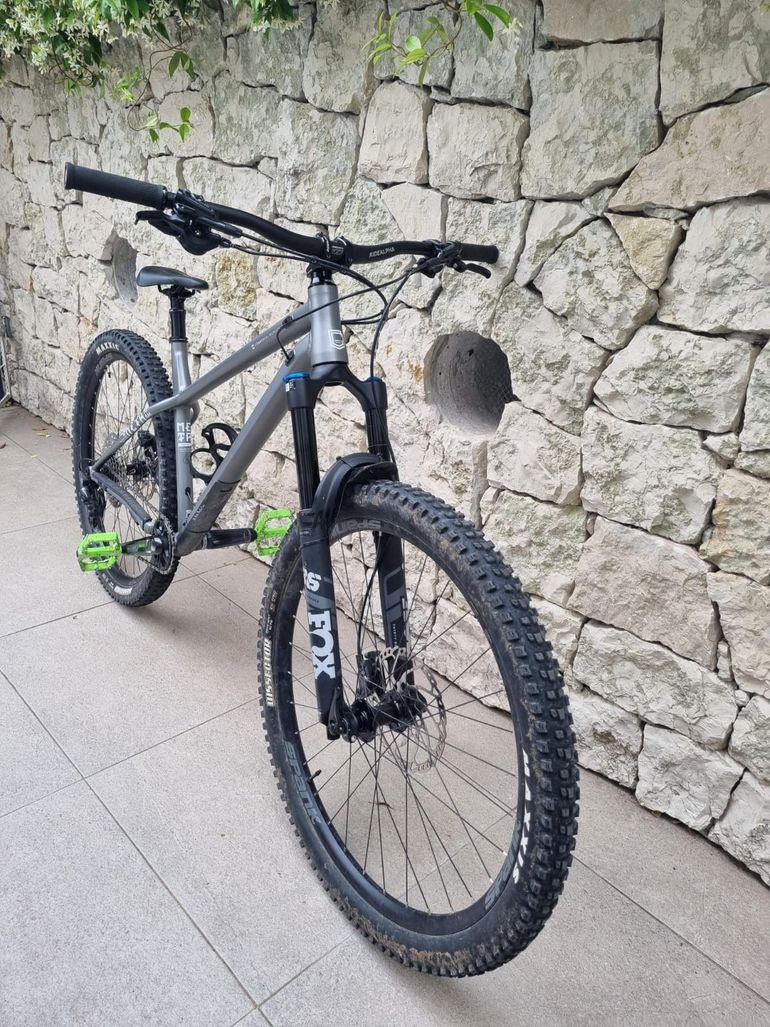 Used Commencal META HT Shimano Deore 2024 Mountainbike, Grigio chiaro — image 3 of 5