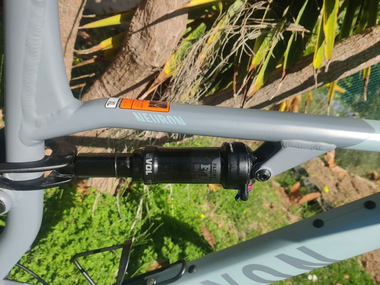 Used Canyon Neuron Shimano SLX 2024 Mountainbike, Grigio chiaro — image 8 of 9