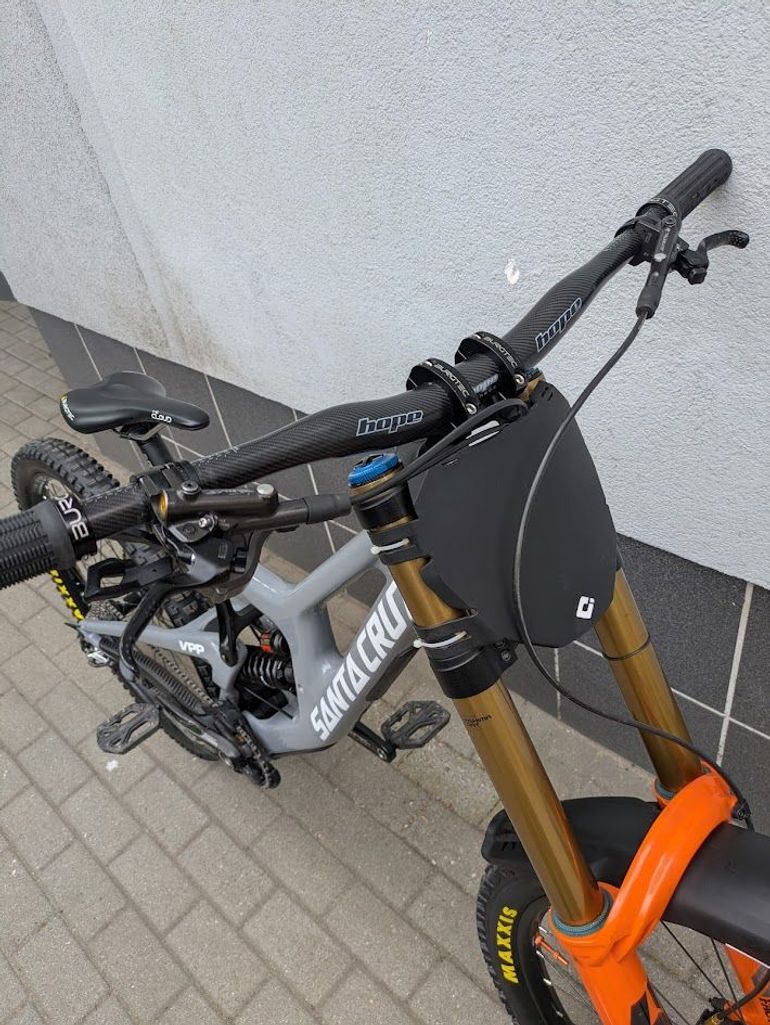 Used Santa Cruz V10.7 MX M 2022 Mountainbike, Grigio chiaro — image 3 of 13