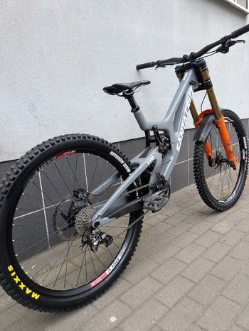 Used Santa Cruz V10.7 MX M 2022 Mountainbike, Grigio chiaro — image 6 of 13