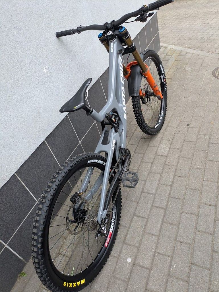 Used Santa Cruz V10.7 MX M 2022 Mountainbike, Grigio chiaro — image 5 of 13