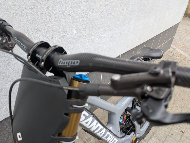 Used Santa Cruz V10.7 MX M 2022 Mountainbike, Grigio chiaro — image 11 of 13
