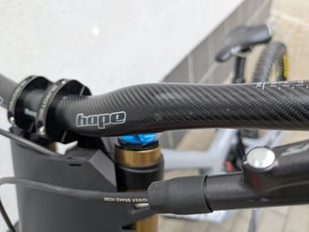 Used Santa Cruz V10.7 MX M 2022 Mountainbike, Grigio chiaro — image 12 of 13
