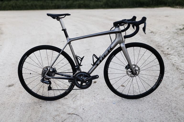 Used Trek Émonda SL 6 Disc 2019 2019 Road & Gravel, Hellgrau — image 1 of 10