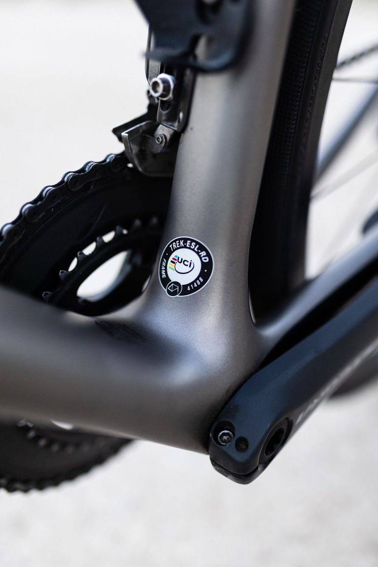Used Trek Émonda SL 6 Disc 2019 2019 Road & Gravel, Hellgrau — image 6 of 10