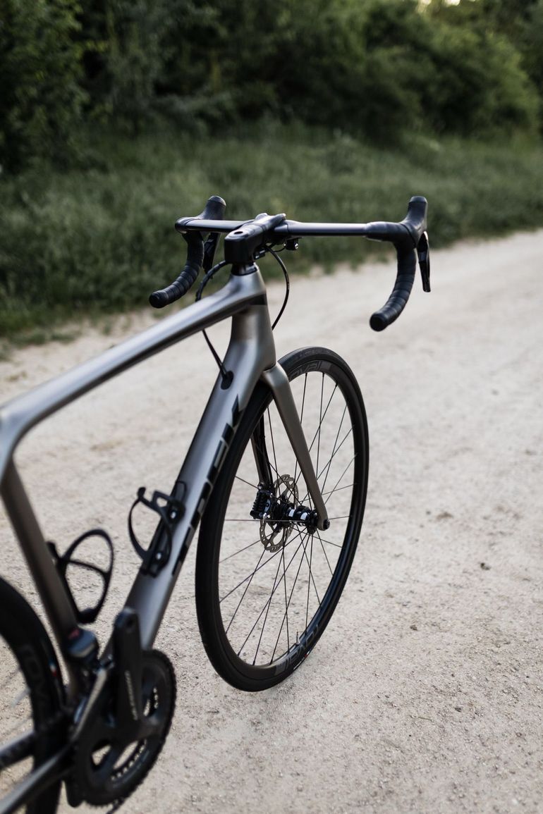 Used Trek Émonda SL 6 Disc 2019 2019 Road & Gravel, Hellgrau — image 8 of 10