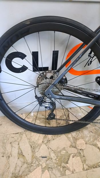 Used Trek Émonda SL 6 Disc 2022 2022 Road & Gravel, Hellgrau — image 4 of 9