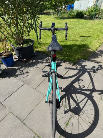 Used Bianchi Oltre XR3 Ultegra 2018 2018 Road & Gravel, Blue — image 6 of 8