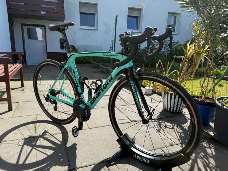 Used Bianchi Oltre XR3 Ultegra 2018 2018 Road & Gravel, Blue — image 3 of 8