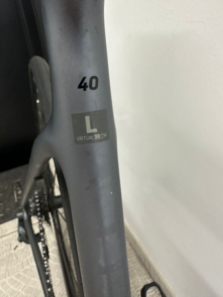 Used Scott Addict 40 2023 2023 Road & Gravel — image 2 of 6