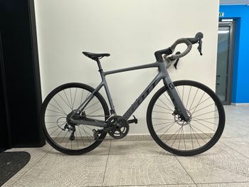 Used Scott Addict 40 2023 2023 Road & Gravel