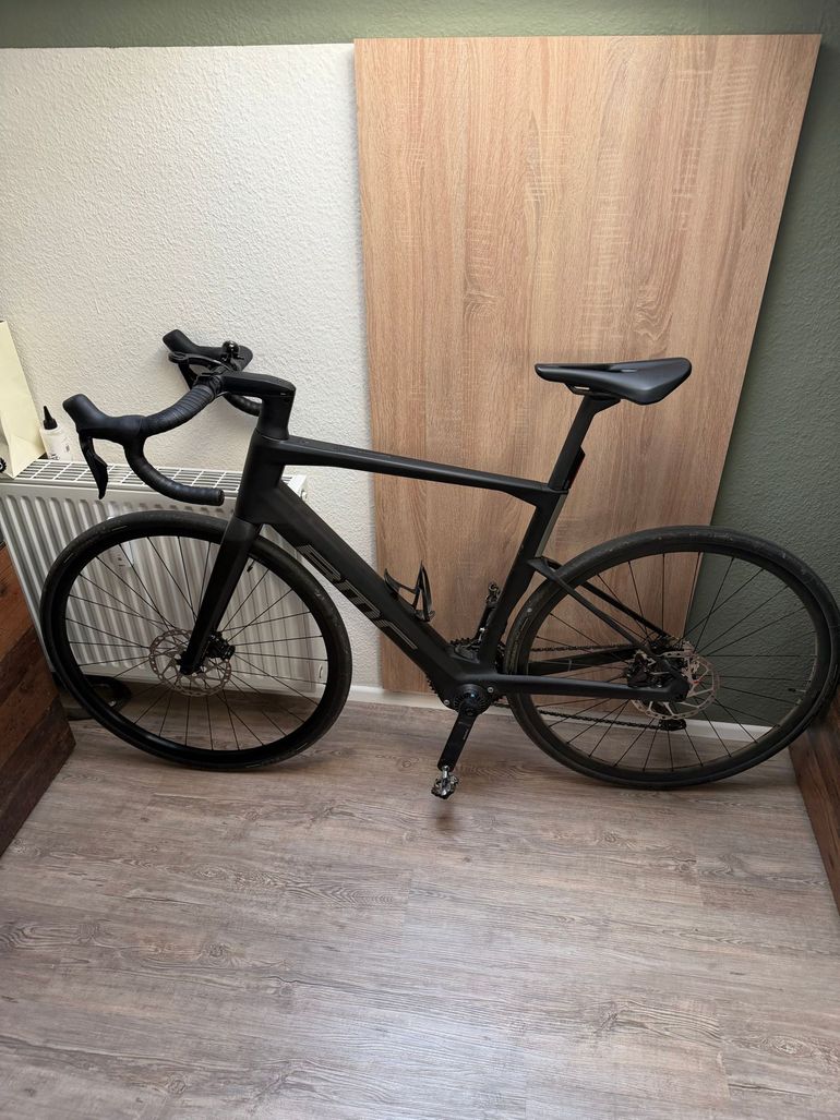 Used BMC Roadmachine 01 AMP THREE 2024 2024 Road & Gravel — image 2 of 21
