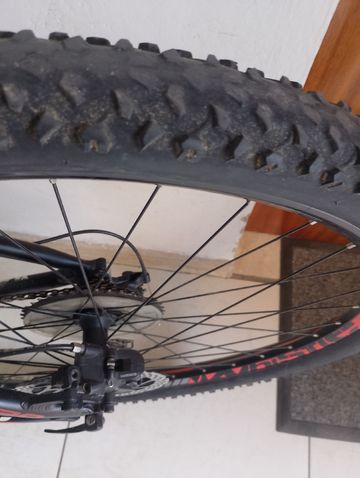 Used Whistle Custom Shimano Deore XT 2020 Mountainbike, Red — image 3 of 7