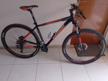 Used Whistle Custom Shimano Deore XT 2020 Mountainbike, Red — image 5 of 7
