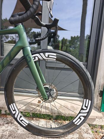 Used Scott Addict RC 15 2023 2023 Road & Gravel, Green — image 8 of 8