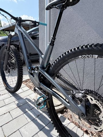 Used Forbidden Druid v1 XT 2022 Mountainbike, Light Gray, 29 — image 7 of 12