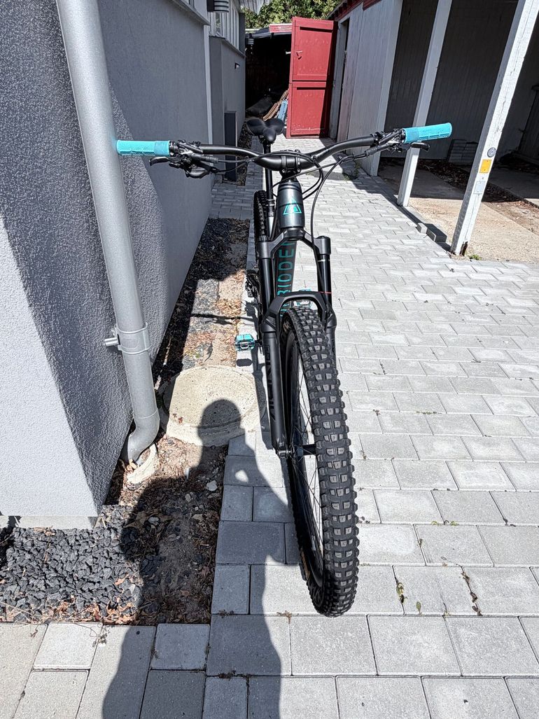Used Forbidden Druid v1 XT 2022 Mountainbike, Light Gray, 29 — image 8 of 12