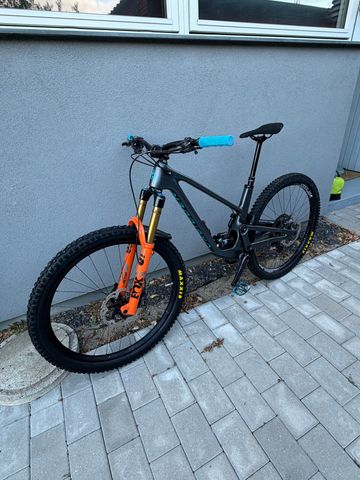 Used Forbidden Druid v1 XT 2022 Mountainbike, Light Gray, 29 — image 1 of 5