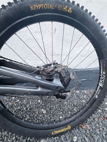 Used Forbidden Druid v1 XT 2022 Mountainbike, Light Gray, 29 — image 39 of 50