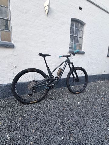 Used Forbidden Druid v1 XT 2022 Mountainbike, Light Gray, 29 — image 1 of 50