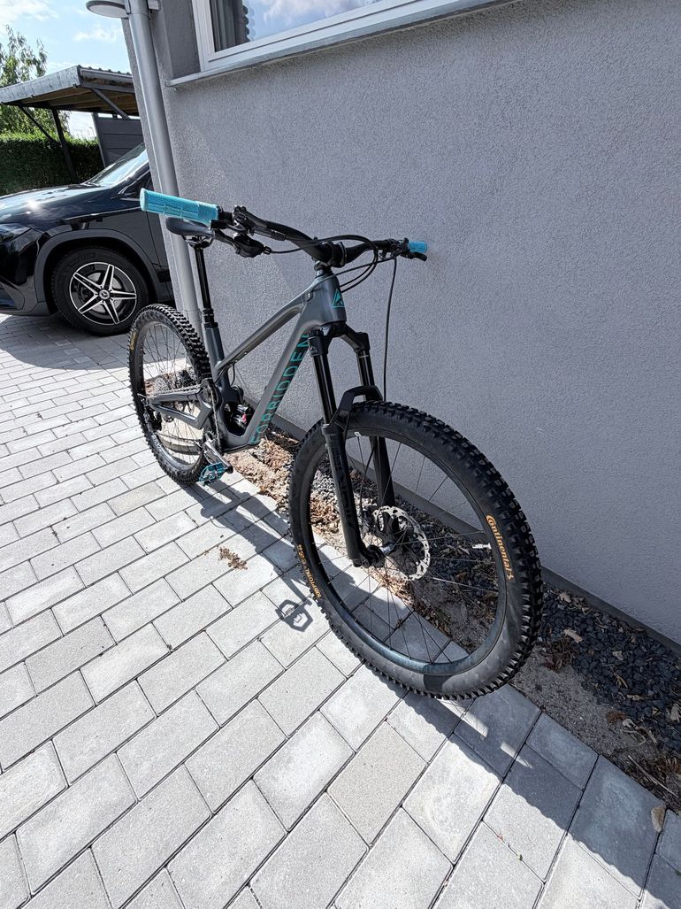 Used Forbidden Druid v1 XT 2022 Mountainbike, Light Gray, 29 — image 3 of 12