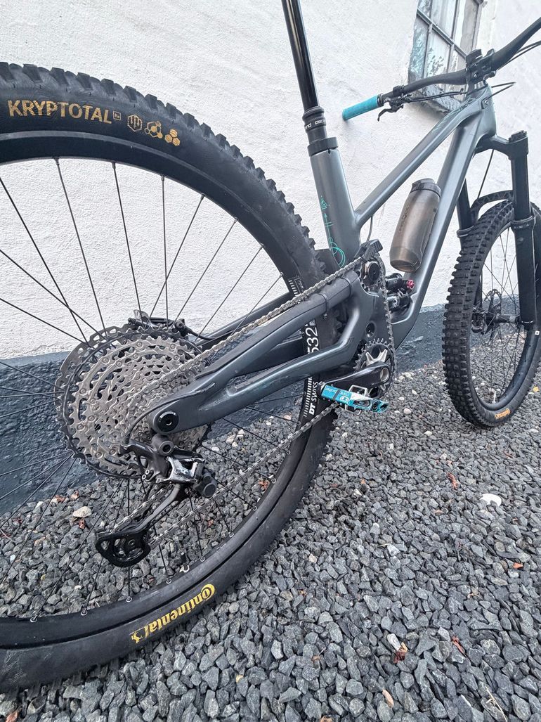 Used Forbidden Druid v1 XT 2022 Mountainbike, Light Gray, 29 — image 3 of 50