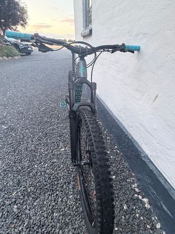 Used Forbidden Druid v1 XT 2022 Mountainbike, Light Gray, 29 — image 22 of 50