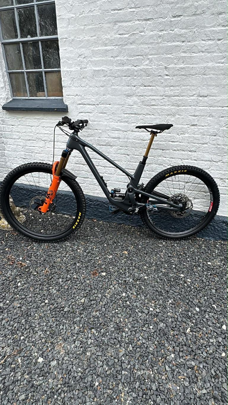 Used Forbidden Druid v1 XT 2022 Mountainbike, Light Gray, 29 — image 46 of 50