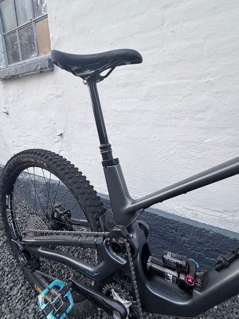 Used Forbidden Druid v1 XT 2022 Mountainbike, Light Gray, 29 — image 21 of 50