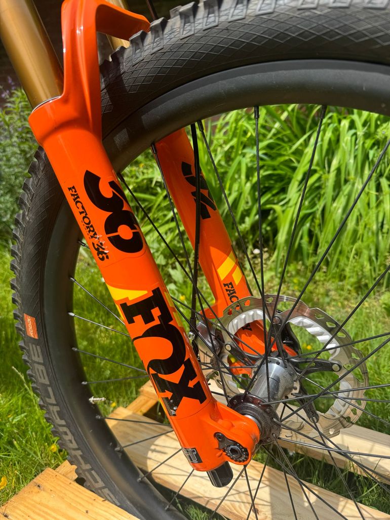 Used GT Force Carbon Team 2021 2021 Mountainbike — image 5 of 9