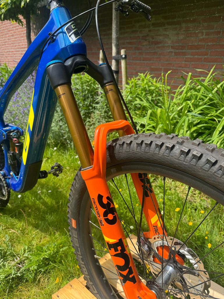 Used GT Force Carbon Team 2021 2021 Mountainbike — image 6 of 9