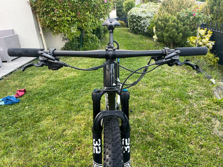 Used Canyon Lux World Cup CF 7 2022 2022 Mountainbike, Black, 29 — image 5 of 9