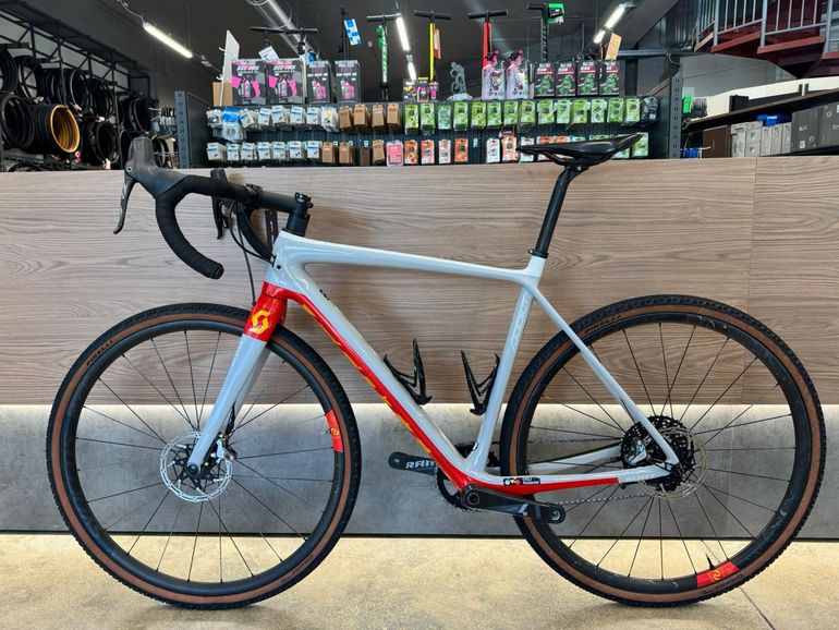 Used Scott Addict Gravel 10 Disc 2017 2017 Road & Gravel, White — image 2 of 13