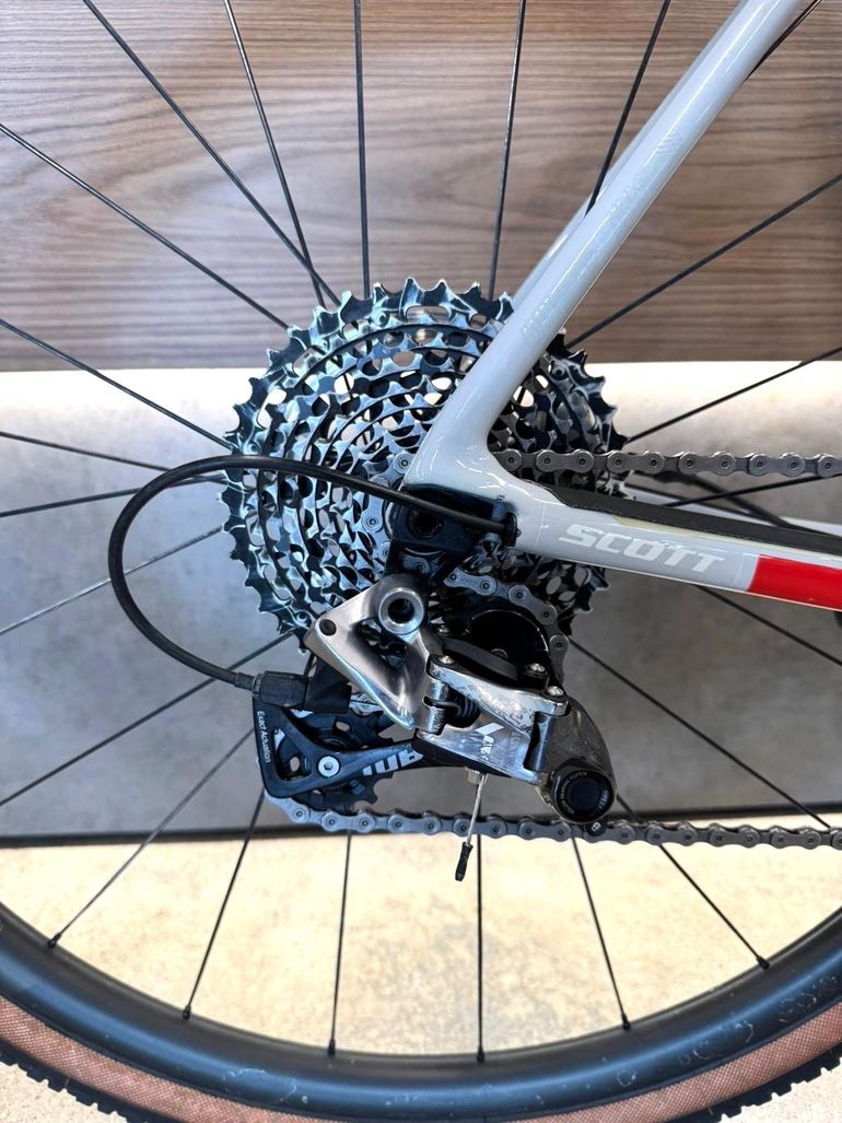 Used Scott Addict Gravel 10 Disc 2017 2017 Road & Gravel, White — image 4 of 13