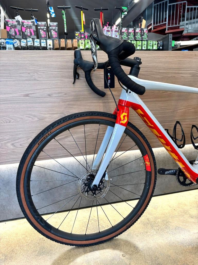Used Scott Addict Gravel 10 Disc 2017 2017 Road & Gravel, White — image 12 of 13
