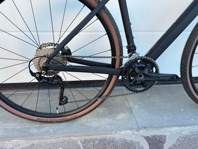 Used Rose Blend Gravel 2024 2024 Road & Gravel, Negro — image 3 of 6