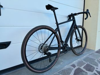 Used Rose Blend Gravel 2024 2024 Road & Gravel, Negro — image 2 of 6