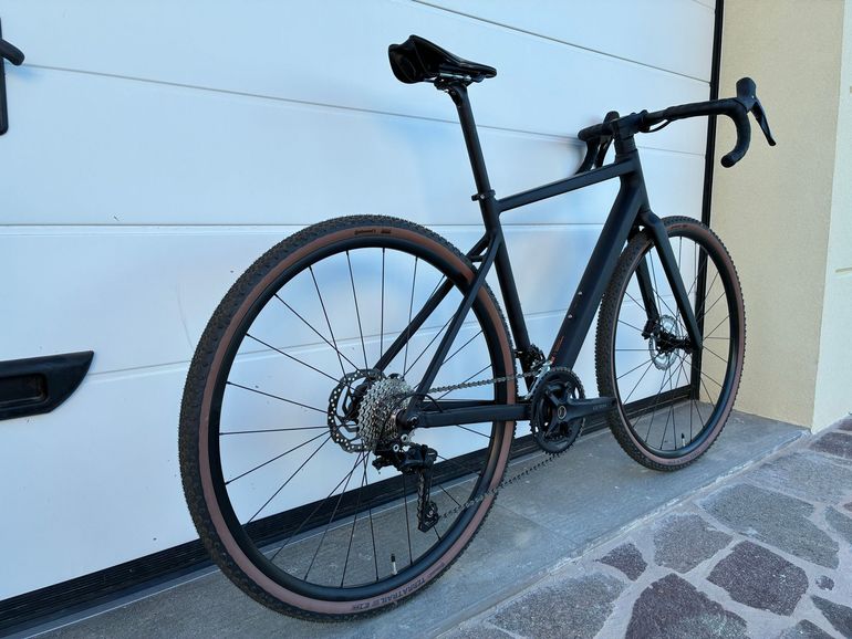 Used Rose Blend Gravel 2024 2024 Road & Gravel, Negro — image 2 of 6