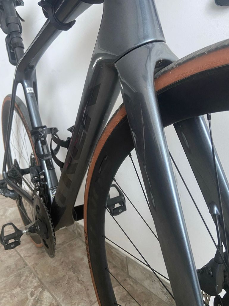 Used Trek Émonda SL 7 eTap 2023 2023 Road & Gravel, Hellgrau — image 3 of 7