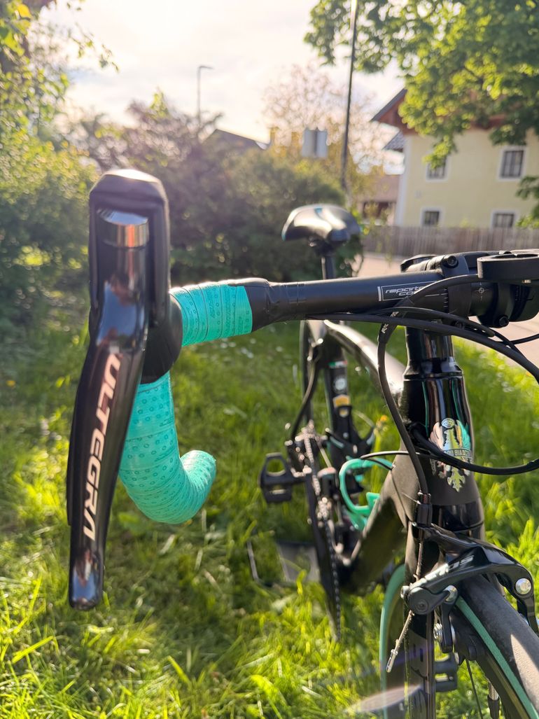 Used Bianchi Oltre XR3 Ultegra Di2 2020 2020 Road & Gravel, Black — image 9 of 10