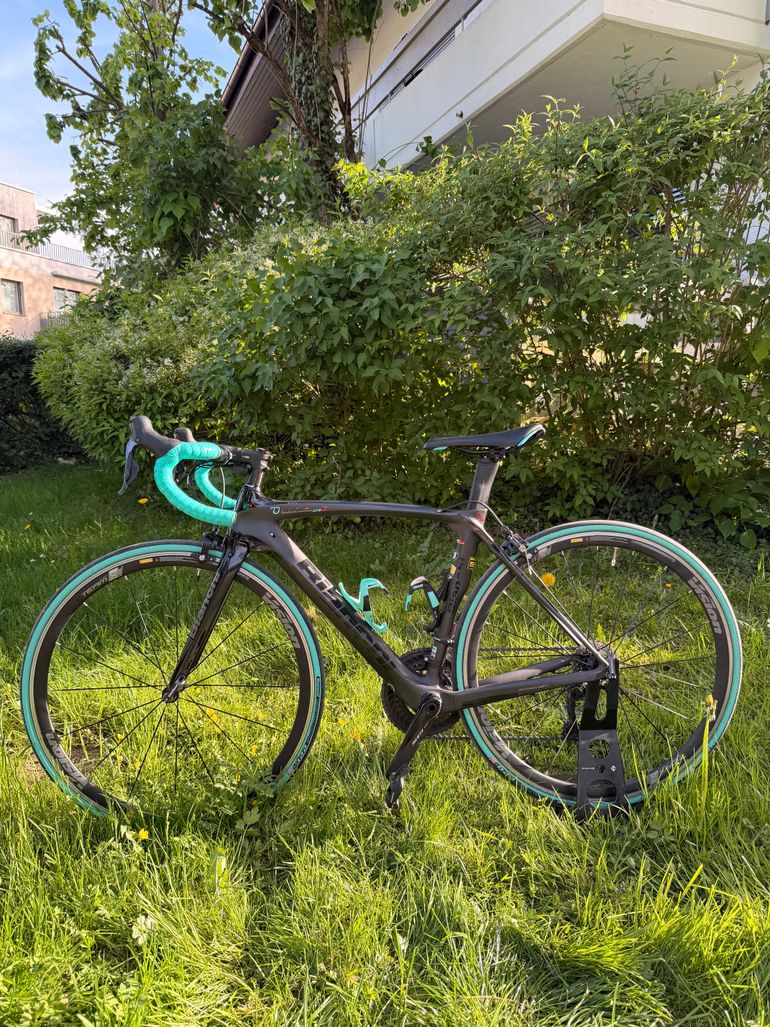 Used Bianchi Oltre XR3 Ultegra Di2 2020 2020 Road & Gravel, Black — image 2 of 10