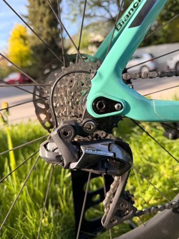 Used Bianchi Oltre XR4 Disc Ultegra Di2 2020 2020 Road & Gravel, Blue — image 5 of 14
