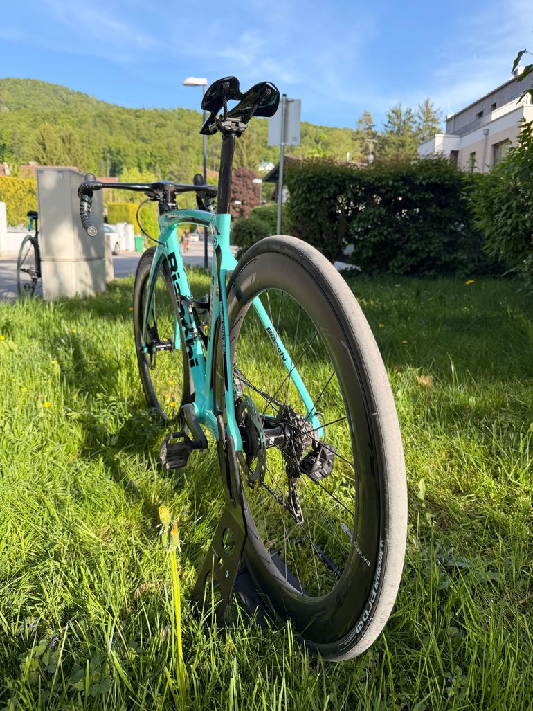 Used Bianchi Oltre XR4 Disc Ultegra Di2 2020 2020 Road & Gravel, Blue — image 2 of 14