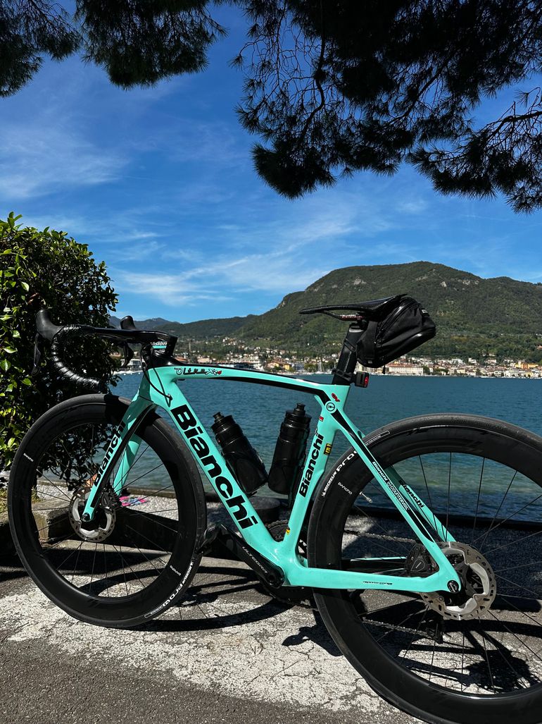 Used Bianchi Oltre XR4 Disc Ultegra Di2 2020 2020 Road & Gravel, Blue — image 1 of 14