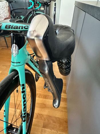 Used Bianchi Oltre XR4 Disc Ultegra Di2 2020 2020 Road & Gravel, Blue — image 11 of 14