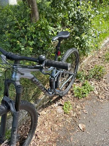 Used Giant Stance 2024 2024 Mountainbike, Light Gray, 27.5 — image 2 of 3