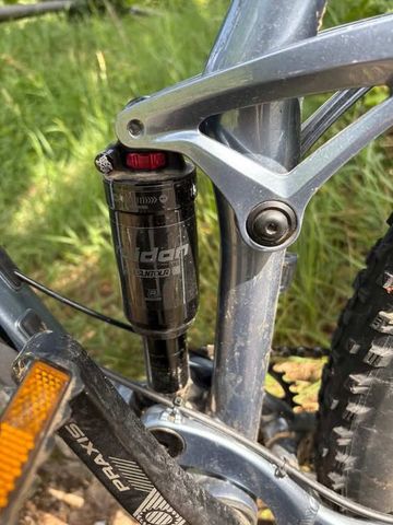 Used Giant Stance 2024 2024 Mountainbike, Light Gray, 27.5 — image 3 of 3