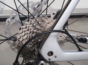 Used Trek Émonda SL 5 2023 2023 Road & Gravel, Grigio chiaro — image 6 of 9