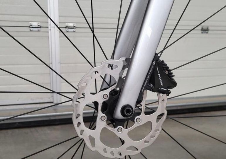 Used Trek Émonda SL 5 2023 2023 Road & Gravel, Grigio chiaro — image 8 of 9