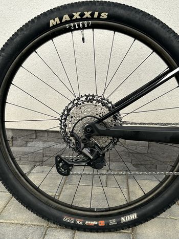 Used Canyon Lux CF 7 2022 2022 Mountainbike, Black, 29 — image 8 of 18